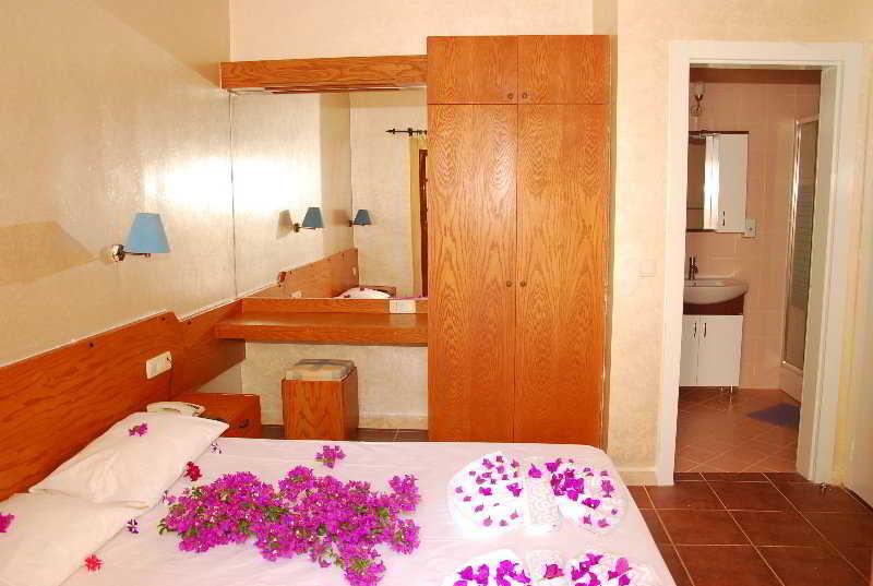 Orion Hotel Битез Экстерьер фото